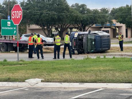 SAN ANGELO, TX — An SUV rollover incident occurred near the site of the old SITEL building on the Loop 306 access road, leaving the vehicle on its side but its occupants, a driver and a child, unharmed.
