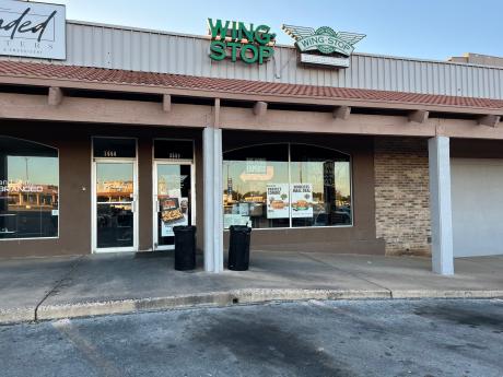 Wing Stop SW Plaza (LIVE! Photo Yantis Green)