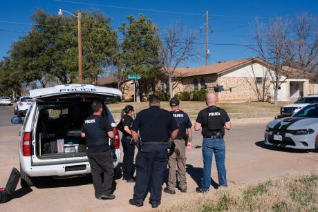 Police Search for Fugitive (LIVE! Photo Lucas Banda)