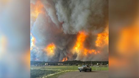 A wall of flames threatens Ruidoso, New Mexico, prompting the evacuation of the popular vacation spot for many from San Angelo.