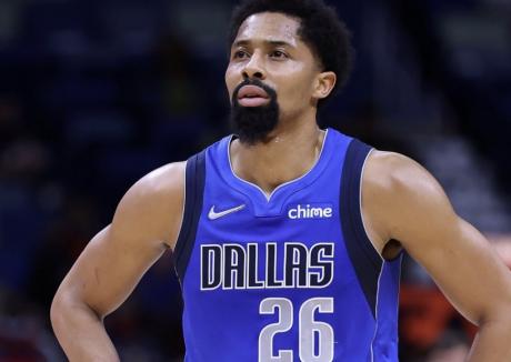 Spencer Dinwiddie has agreed to a one-year deal to return to the Dallas Mavericks, according to reports.