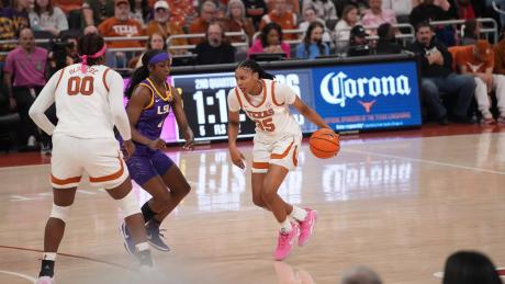 The University of Texas women’s basketball team moved up to No. 1 in the Associated Press Top 25 poll Monday for the first time in 21 years.