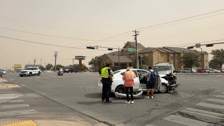 SAN ANGELO, TX — Authorities are investigating a crash at the intersection of Knickerbocker Road and University Avenue, where both drivers insist they had the green light.