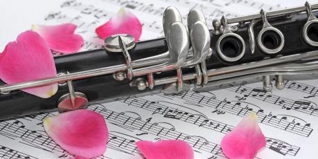 Clarinet & Sheet Music