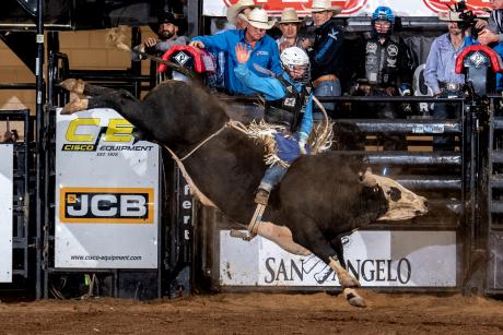 Mason Moody won Sunday's Xteme Bulls competition in San Angelo to move to No. 4 in the world standings.
