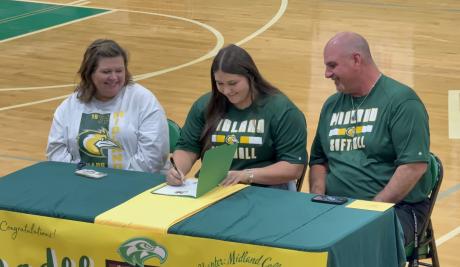 Wall Lady Hawks Madi Williams