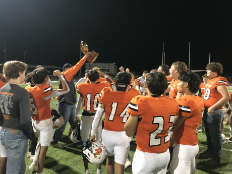 The Robert Lee Steers celebrate after winning their first-round playoff game against Ira on Friday, Nov. 14, 2025.