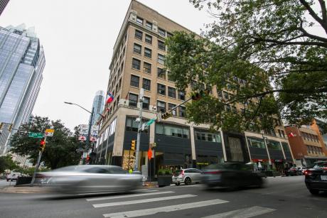 Billionaire Jeff Yass donated $100 million to offer free tuition permanently to students who enroll at the University of Austin