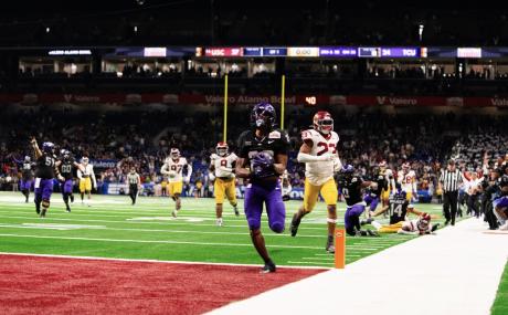 TCU's Jeremy Payne scores a touchdown in overtime to beat USC in the Alamo Bowl