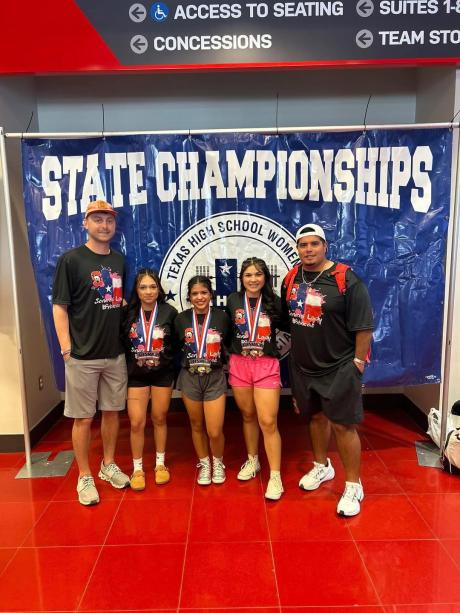 Sonora's Jimena Leija won the title in her weight class at the state powerlifting meet Wednesday, March 18, while Brysa Parada was third and Fernanda Arredondo was fifth.