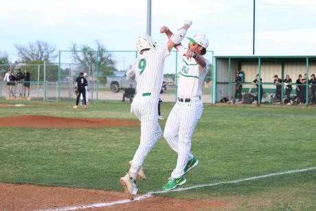 Kellan Oliver went 4-for-4 with two home runs to lead the No. 5-ranked Wall baseball team to a 15-1 win over Clyde on Tuesday.