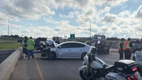 A crash involving at least three vehicles — all of which had to be towed — has closed eastbound traffic on the Houston Harte Expressway on Monday morning.