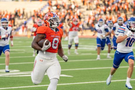 San Angelo Central's Zey Johnson breaks away for a big run against Abilene Cooper on Friday, Sept. 11, 2026.