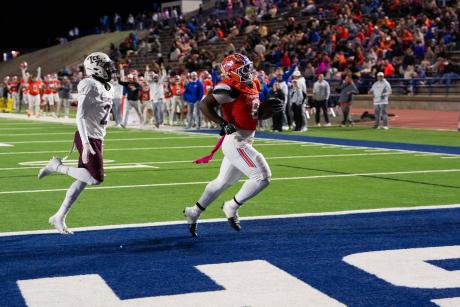 Central running back Zey Johnson runs for a touchdown against Midland Lee on Friday, Oct. 16, 2026.