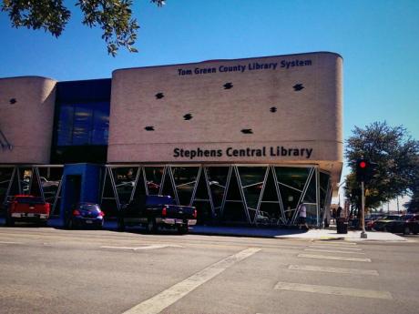 The Tom Green County Library on 33 West Beauregard (LIVE! photo by Chelsea Schmid)