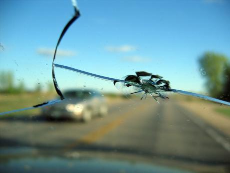 This windshield was not all it was cracked up to be (photo courtesy of thewindshielddoctor.net)
