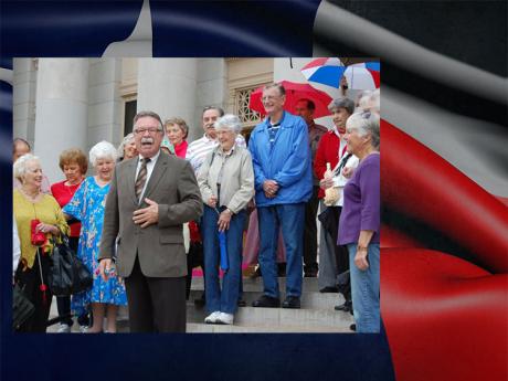 Richard Easingwood announces his candidacy for County Judge on the courthouse steps Monday. (LIVE! Photo by Chelsea Schmid)