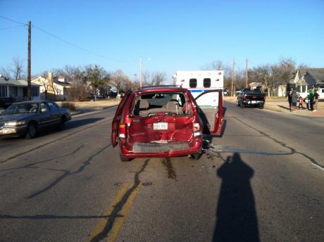 Three vehicle accident at San Angelo's Irving Ave. and 19th St. at 5:12 p.m. (LIVE! Photo/John Basquez)