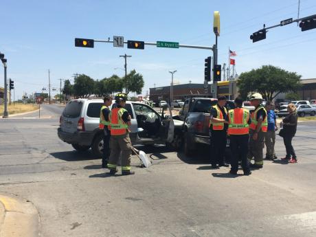 Two vehicle crash at Bryant Blvd. and 6th Street on August 2, 2014. (LIVE! Photo/John Basquez)