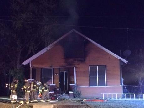 Fire on 100 block of Allen Street on Nov. 27, 2014. (LIVE! Photo/John Basquez)