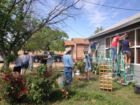 Crews from St. Paul's Presbyterian help with a blitz project. (Photo courtesy of stpaulsanangelo.org)
