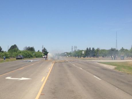 Vehicle fire on Pulliam on May 16. 2014. (LIVE! Photo/Chelsea Schmid)