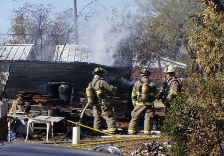 Structure fire on 44th Street on Nov. 25, 2014. (LIVE! Photo/John Basquez)