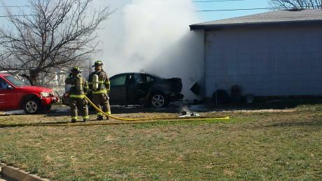 Fire in 2800 block of Raney St. on Feb. 18, 2015. (LIVE! Photo/Amanda Henson)