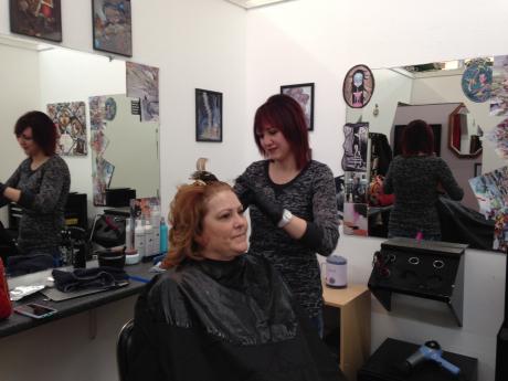 Amanda Henson adds a purple peek-a-boo streak to Diana Spieker's hair. (LIVE! Photo/Chelsea Reinhard)
