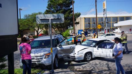 car accident on Abe St. (LIVE! photo/ John Basquez)