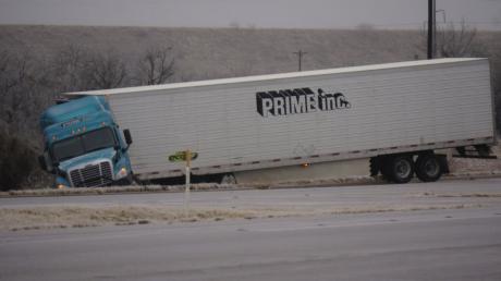 A jackknifed tractor trailer on N. Bryant Wednesday morning, Dec. 31, 2014. (LIVE! Photo/John Basquez)