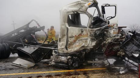 Two Large Trucks Collide Near Sterling City on Dec. 23, 2014. (LIVE! Photo/John Basquez)