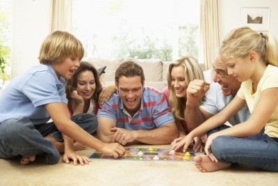 Family time doesn&#039;t have to revolve around stale conversation and the television. (Photo courtesy of vagabundomagazine.com)