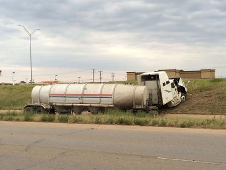 Truck tractor hauling a semi-trailer experienced mechanical failure and crashes near Houston-Harte expressway. (LIVE! Photo/John Basquez)