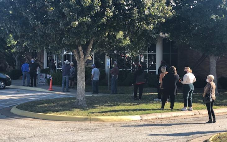 Voters Lined up at TxDOT (LIVE! Photo/Joe Hyde)