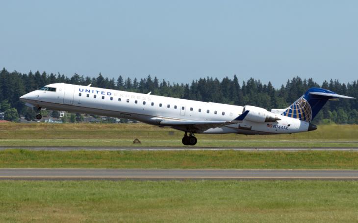 A Skywest CRJ-700 with United Airlines markings