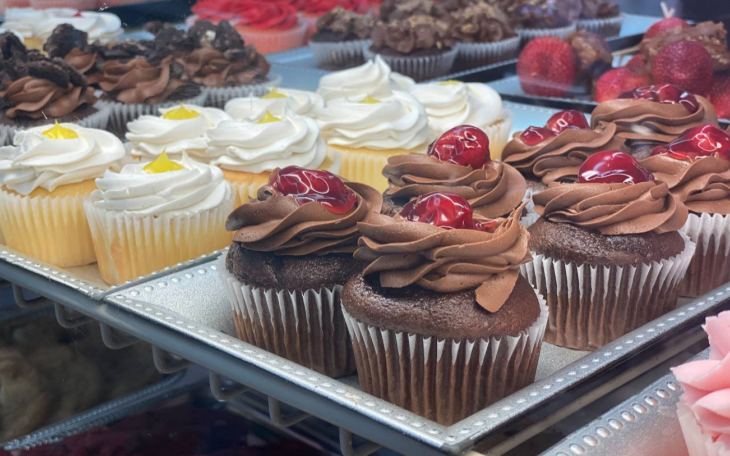 Chocolate Dip &amp; Bakery