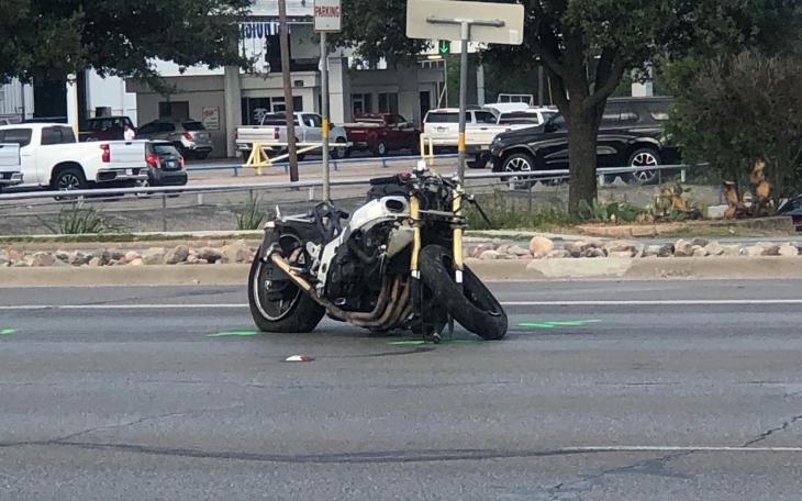 Bike Crash Shuts Down Bryant (LIVE! Photo/Sonia Ramirez)