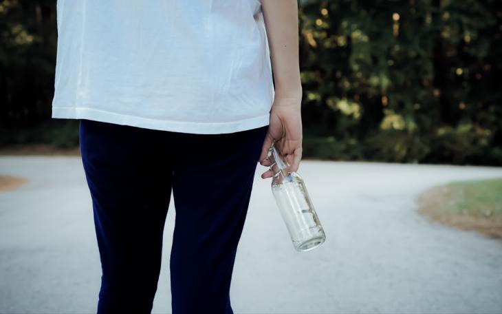 Teen Drinking | Deposit Photos