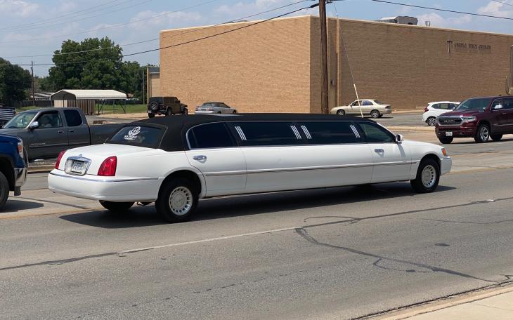 San Angelo Limo Avoids Crash (LIVE! Photo/James Bouligny)