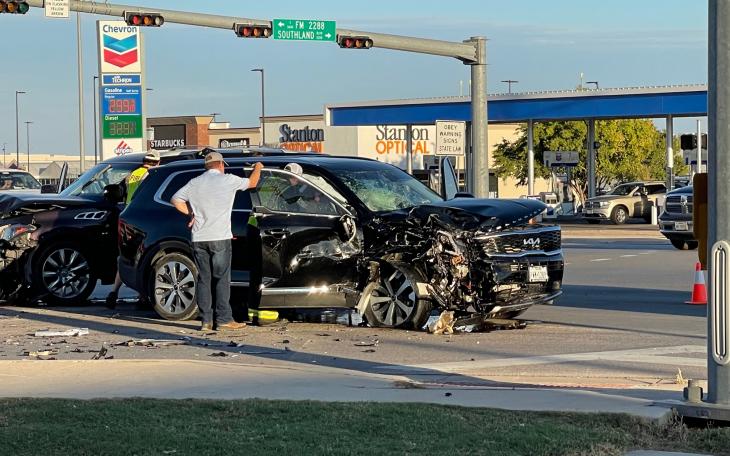 2 SUVs Crash on 2288 at Sherwood Way (LIVE! Photo/Sonia Ramirez)
