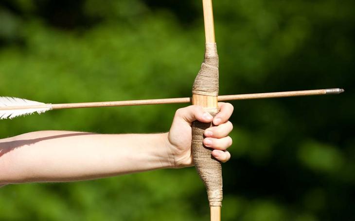 Bow and Arrow | DepositPhotos
