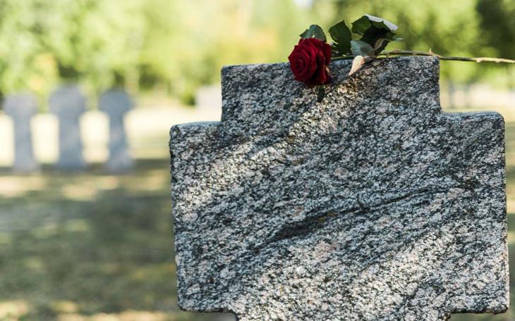 Gravestone | DepositPhotos