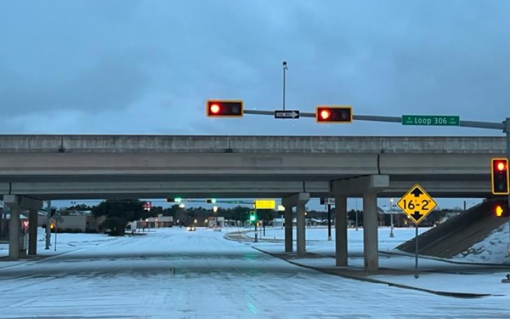 Snow Covers Loop 306 San Angelo 2/3/2022 (LIVE! Photo/Yantis Green)