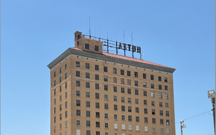 Cactus Hotel Lettering 7/18/22 (LIVE! Photo/Joe Hyde)