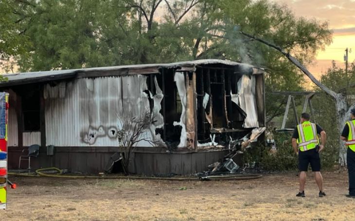 Mobile Home Fire 24 1/2 &amp; Pecan 8.19.22 (LIVE! Photo/Yantis Green)