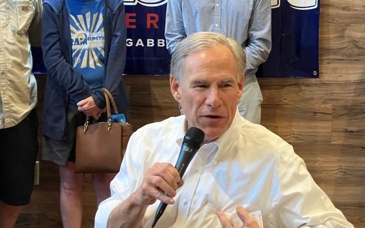 Gov. Abbott at Fuentes Cafe in San Angelo Oct. 26, 2022 (LVE! Photo/Yantis Green)