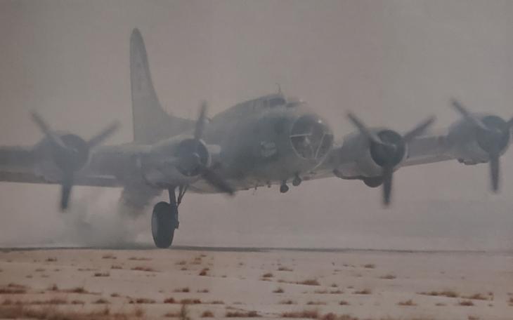 The one-wheeled touch-and-go performed for years by the pilots of Texas Raiders until Boeing told the Gulf Coast Wing that structurally this wasn't a good idea. (Photo on B17TexasRaiders.com)