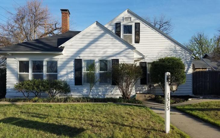 Qualifying Assumable Loan!! Huge monthly savings for buyer. Current balance is $194,869, 3.125%, P&amp;I=$856.75