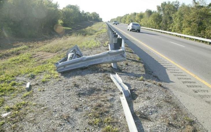 Guard Rail Damage (Courtesy/NTSB)
